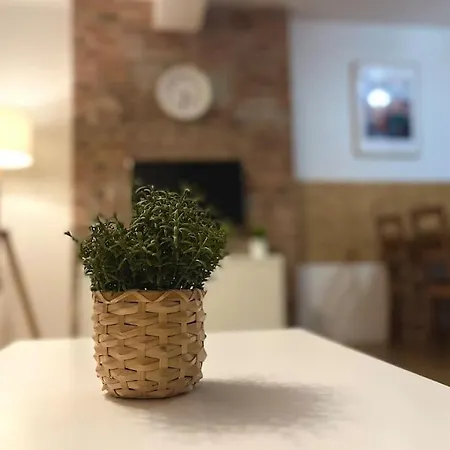 Apartament Srodmiescie 40m2 Bezplatny Parking Pralka Suszarka Wifi Hulajnogi Apartmán *